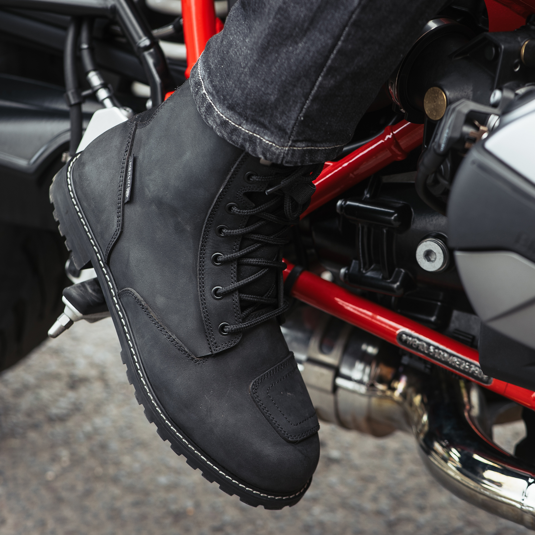 Lifestyle image of the Merlin Drax II boots in black