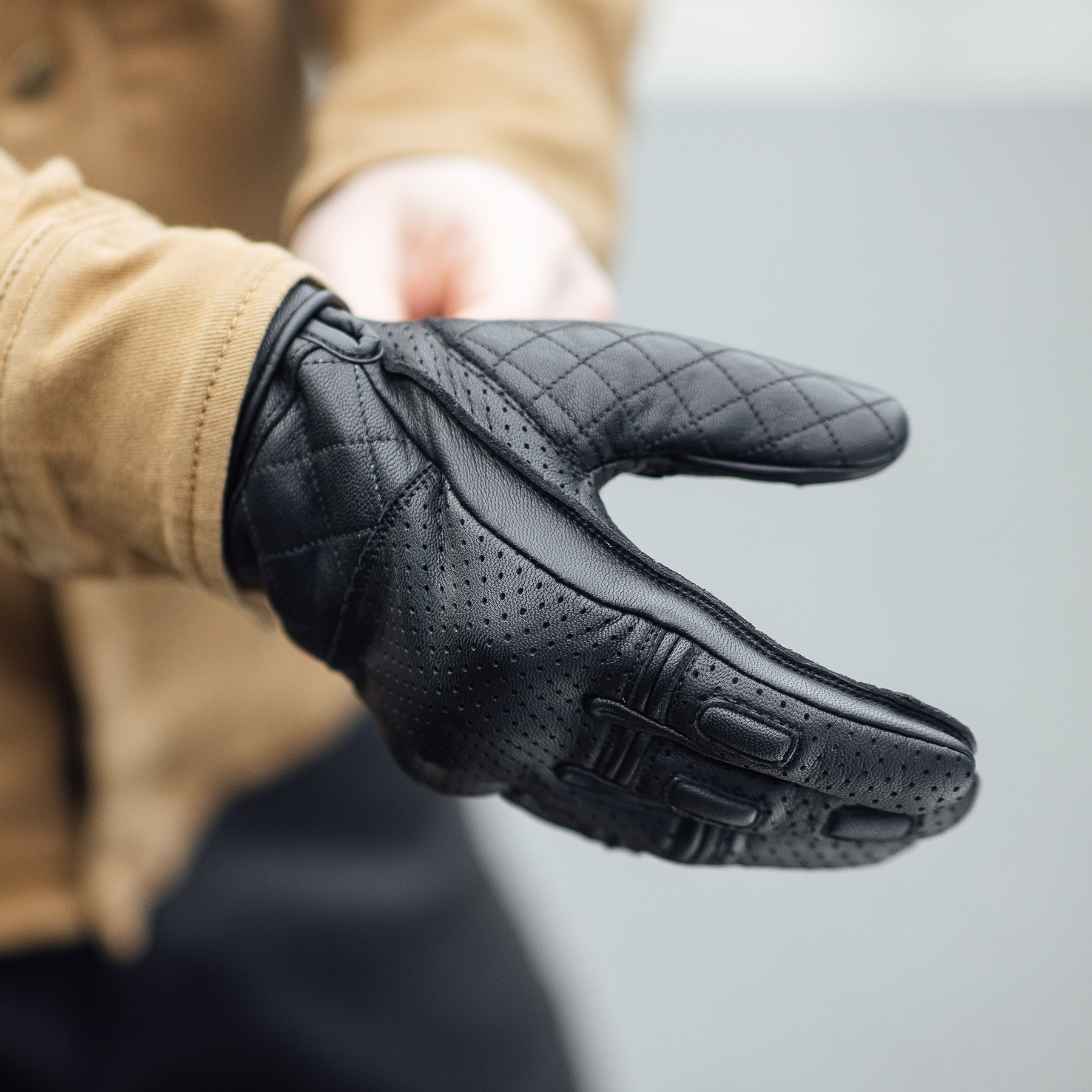 Merlin Clanstone gloves in black