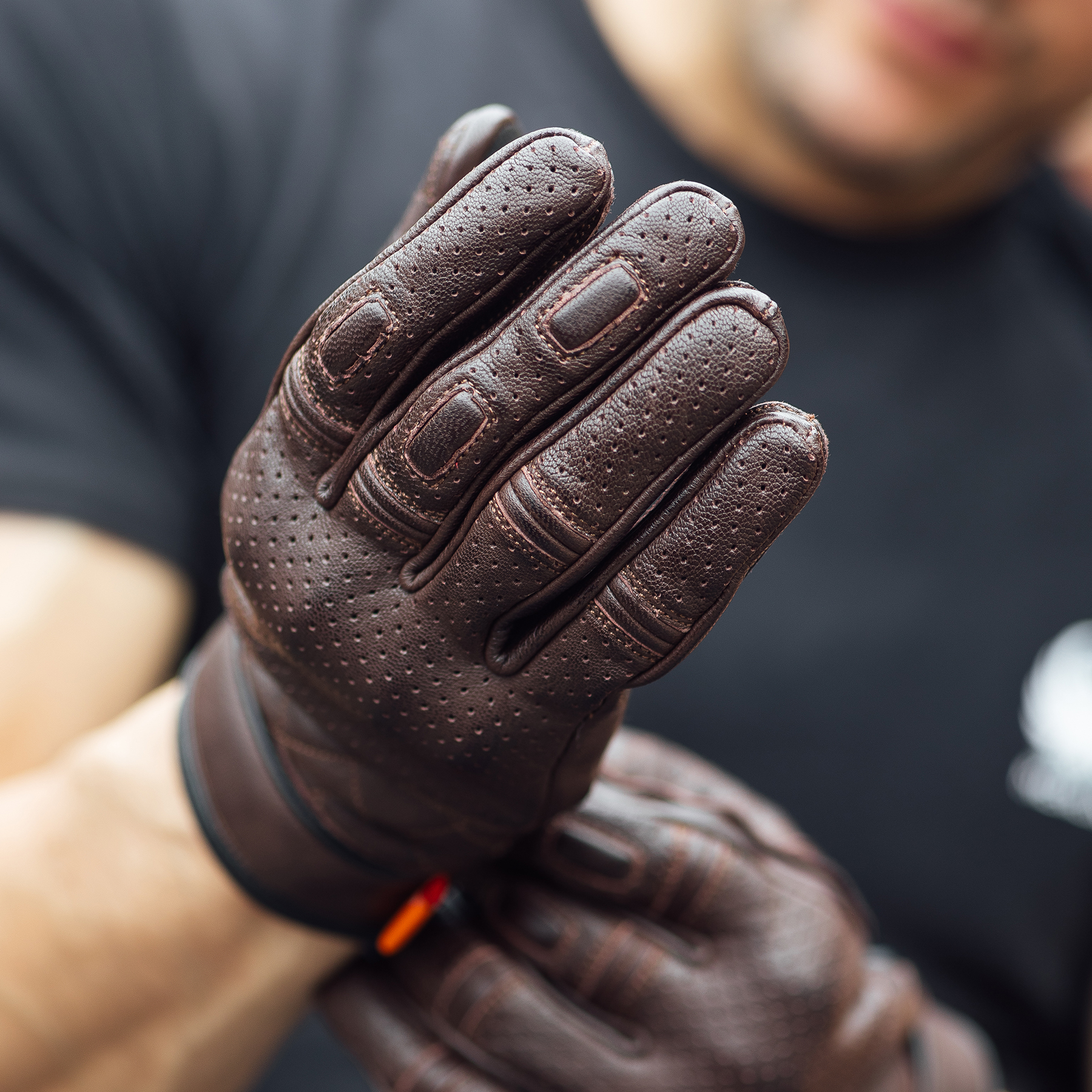 Merlin Clanstone gloves in brown