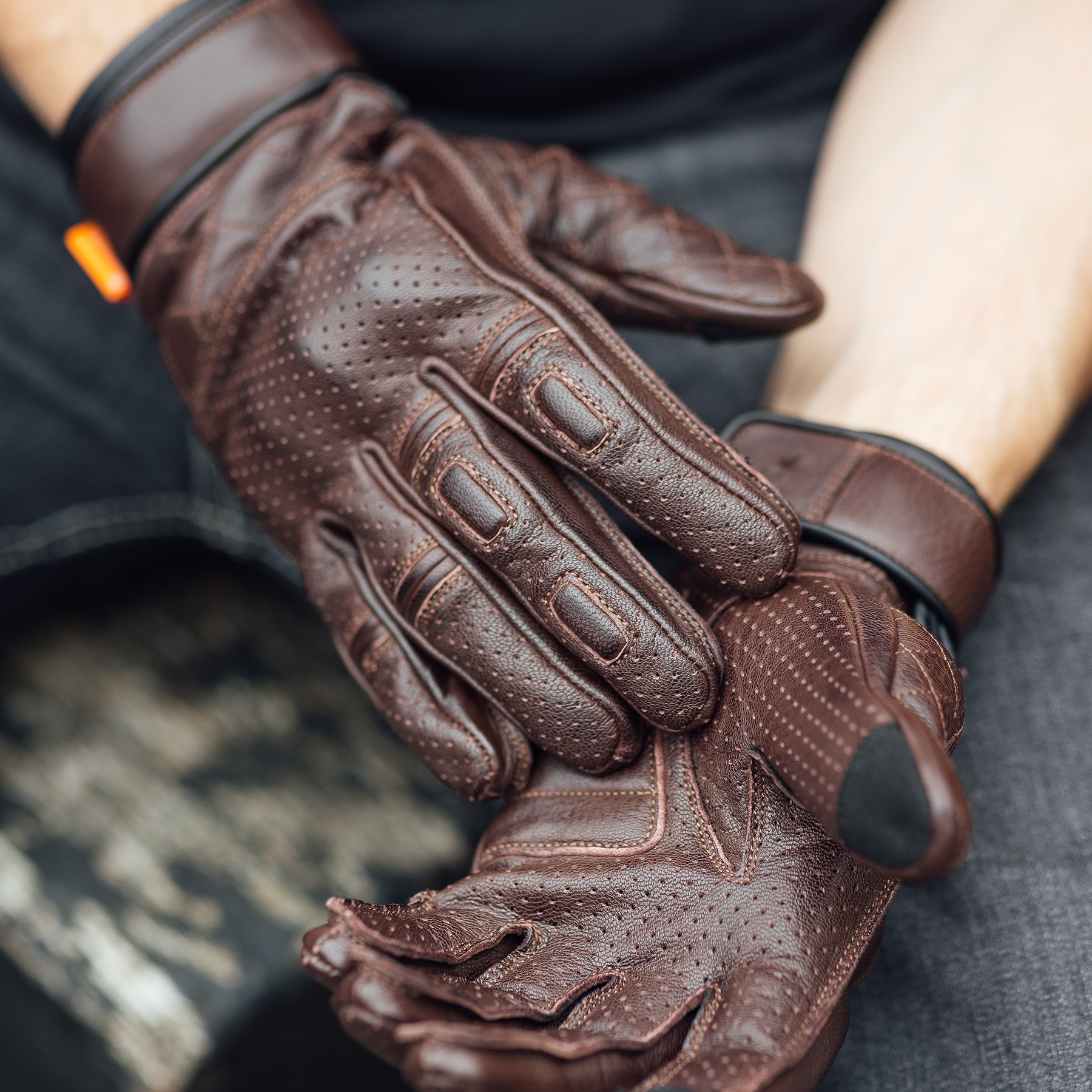 Merlin Clanstone gloves in brown