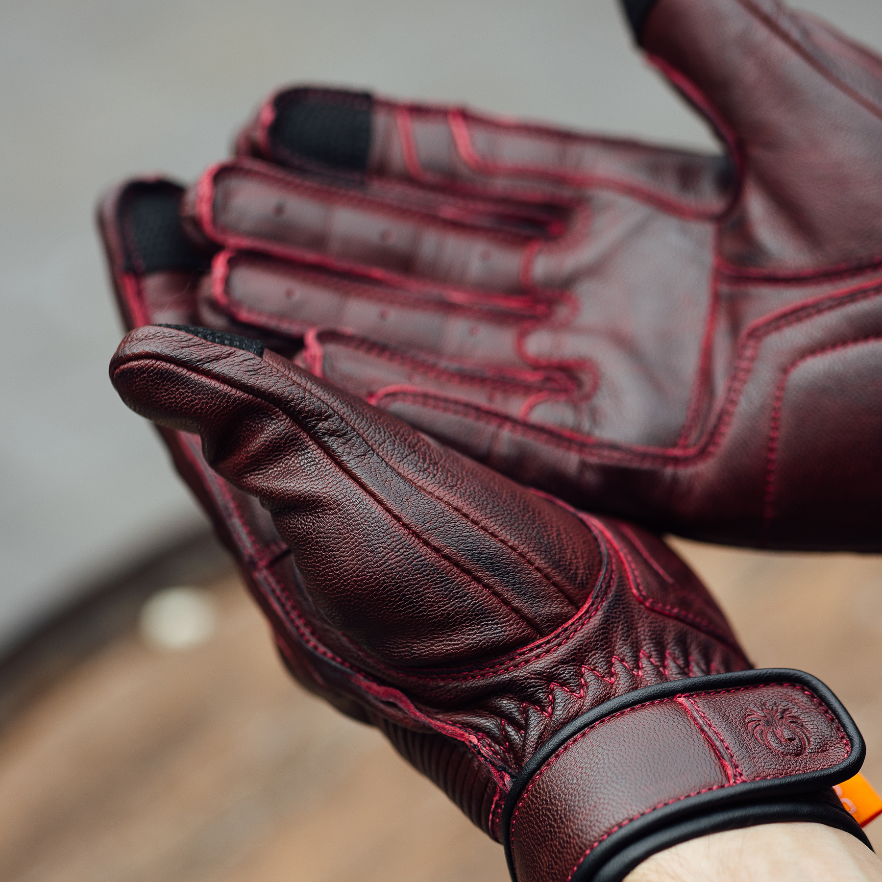 Merlin Glory gloves in oxblood