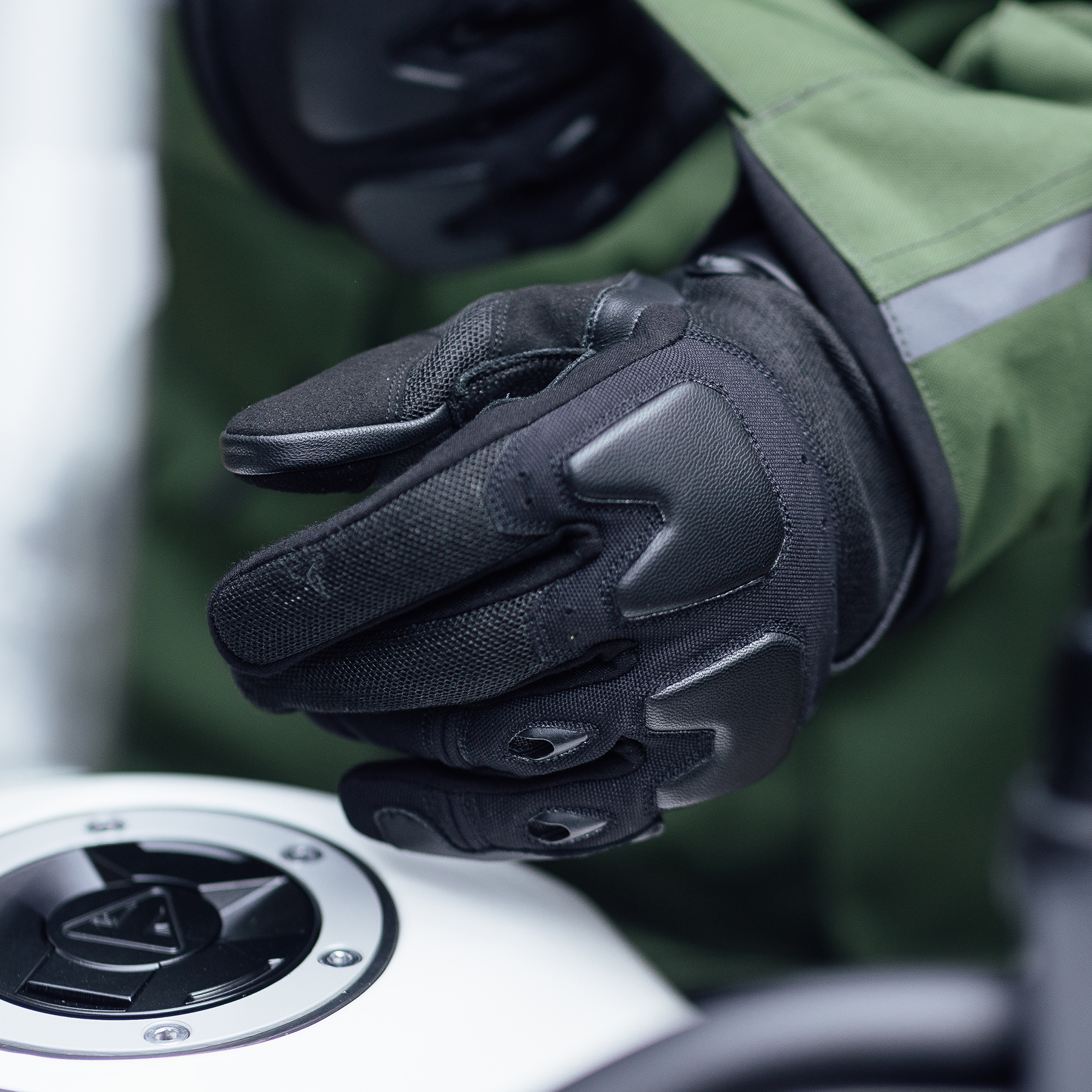 Merlin Kaplan Mesh Glove Black
